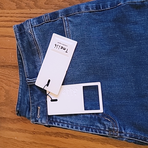 Casual Classic Flared Jeans - Picture 6 of 6